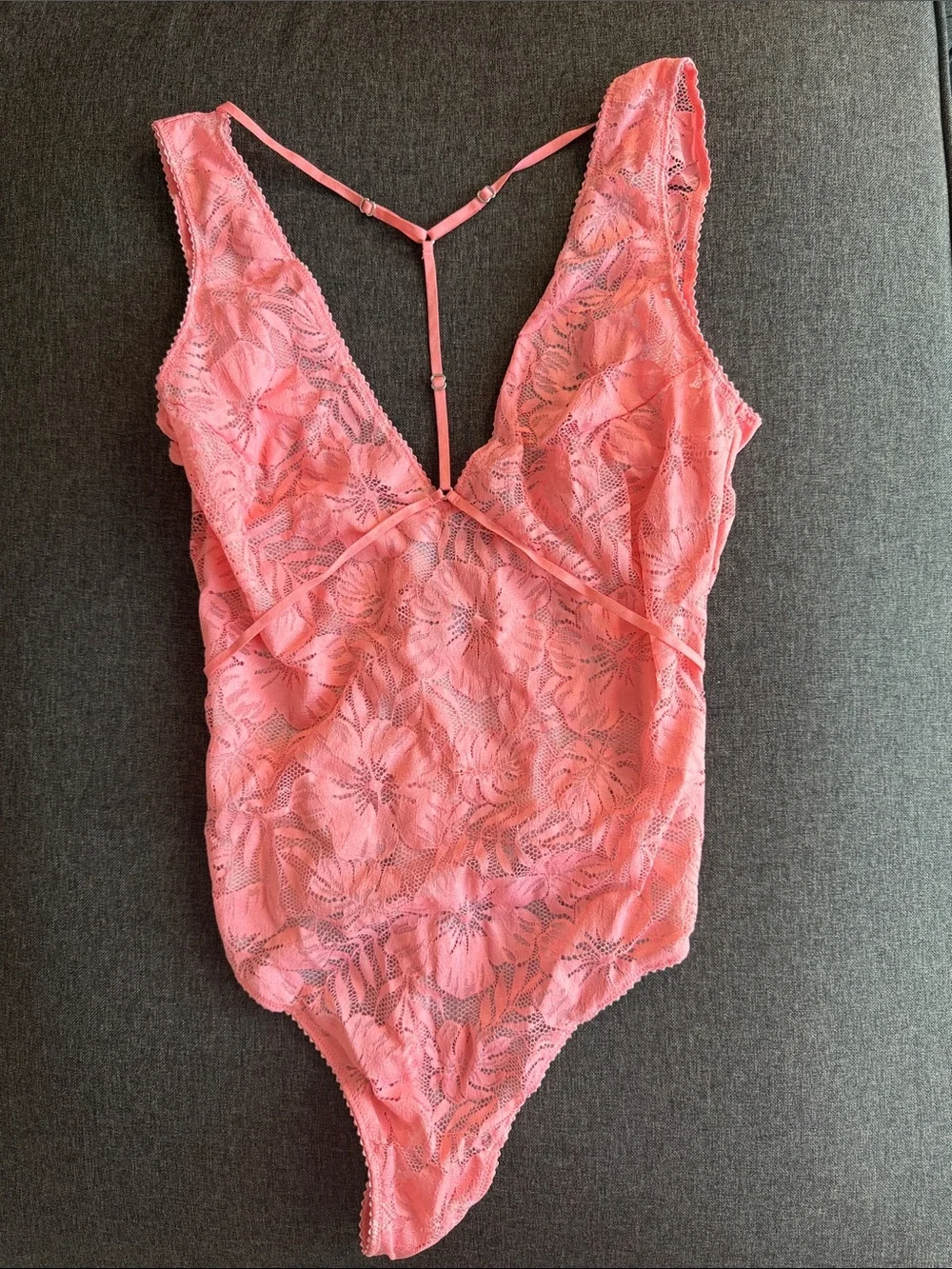 Victoria’s Secret Coral/Pink Lace Bodysuit Teddy - Picture 1 of 5